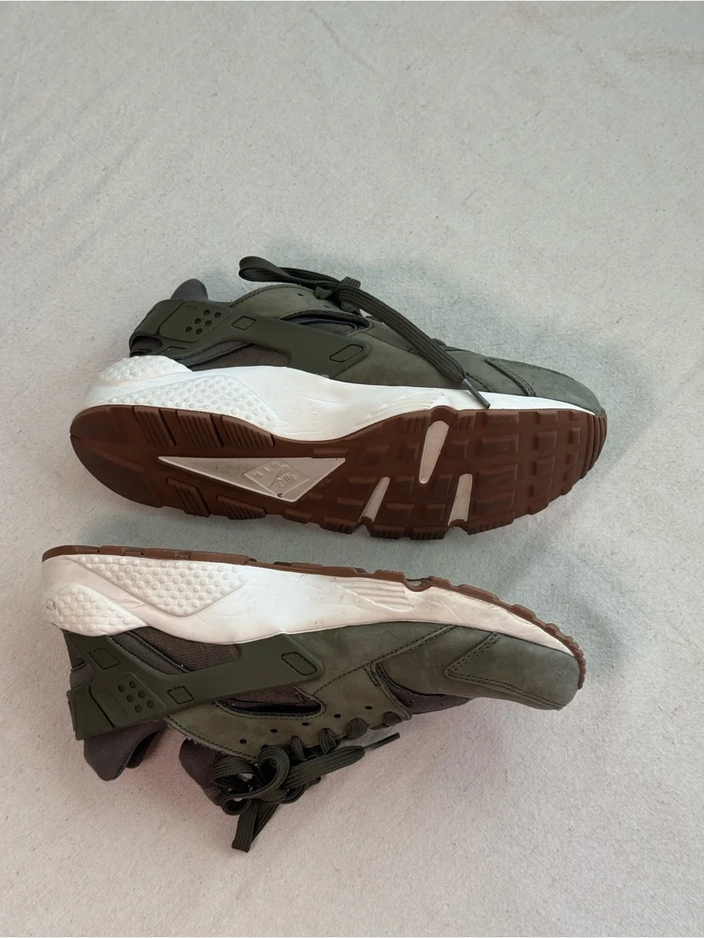 Nike Huarache Olive Green Low-Top Sneakers 41 EUR - 8 US